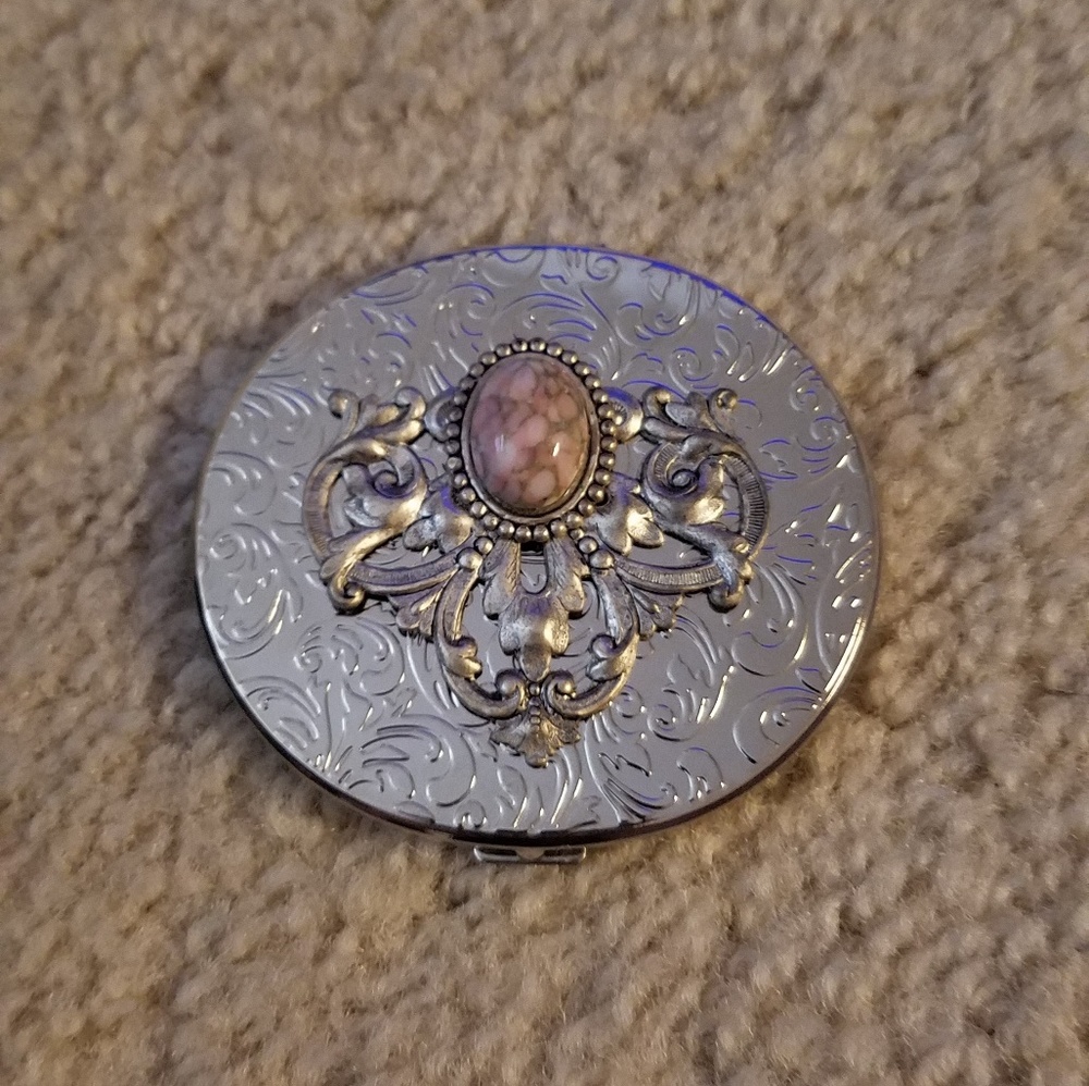 Compact Mirror